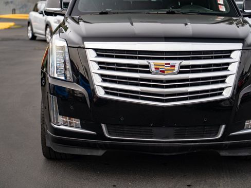 Used 2017 Cadillac Escalade Platinum image 5