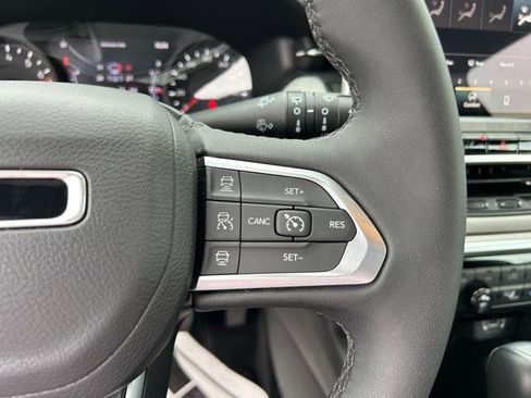 Used 2025 Jeep Compass Limited image 21