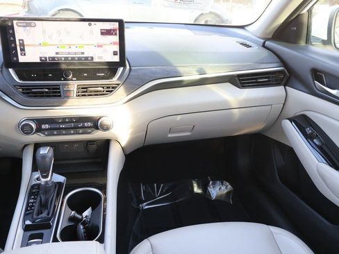 Used 2024 Nissan Altima 2.5 SL image 42