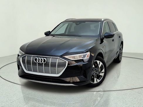 Used 2023 Audi e-tron Premium Plus w/ Premium Plus Package AWD/4WD image 2