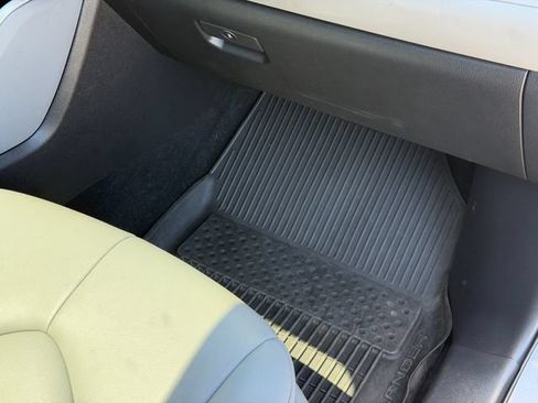 Used 2022 Toyota Highlander XLE FWD image 23