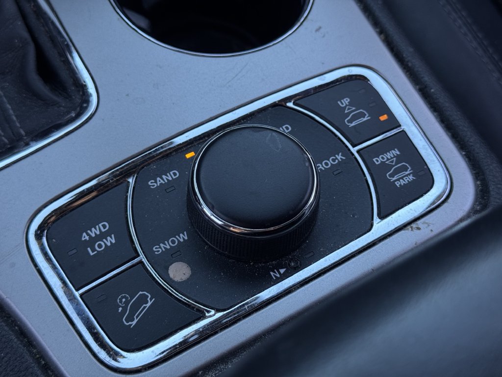 Used 2019 Jeep Grand Cherokee Overland AWD/4WD image 20