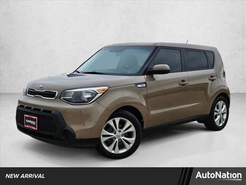Used 2015 Kia Soul + image 1