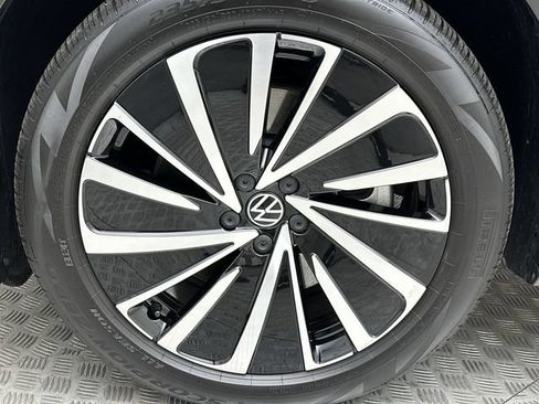 Certified 2025 Volkswagen ID.4 Pro AWD/4WD image 10
