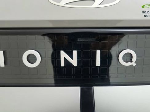 Used 2025 Hyundai Ioniq 5 SE RWD image 18