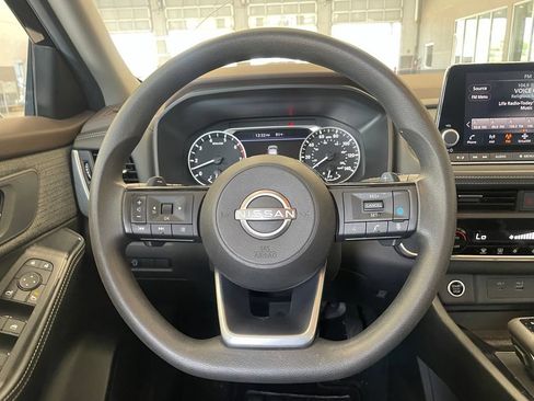 Certified 2023 Nissan Rogue SV FWD image 13