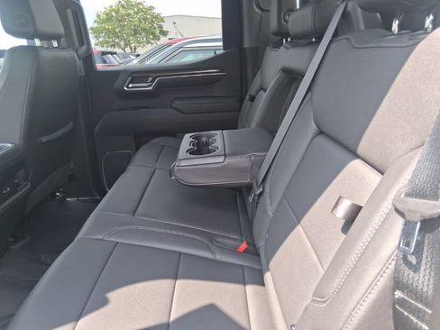 Used 2022 Chevrolet Silverado 1500 LT Trail Boss w/ Convenience Package II AWD/4WD image 15