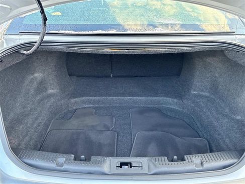 Used 2018 Ford Taurus SEL image 14