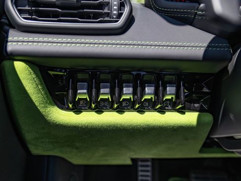 Used 2023 Lamborghini Huracan EVO image 15