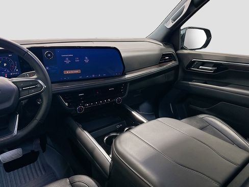 Used 2025 Chevrolet Tahoe LS image 18