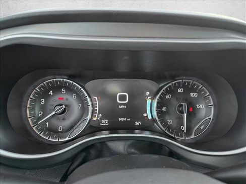 Used 2023 Chrysler Pacifica Touring-L image 13
