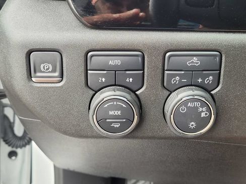 Used 2025 Chevrolet Silverado 1500 LT AWD/4WD image 14