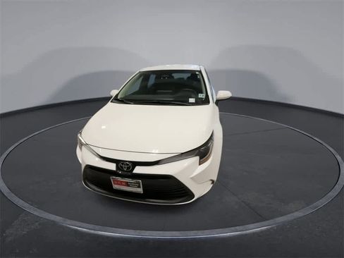 Used 2023 Toyota Corolla LE image 3