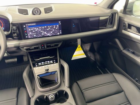 Certified 2026 Porsche Cayenne image 28