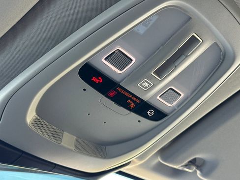 Used 2025 Volvo XC60 B5 Plus image 22