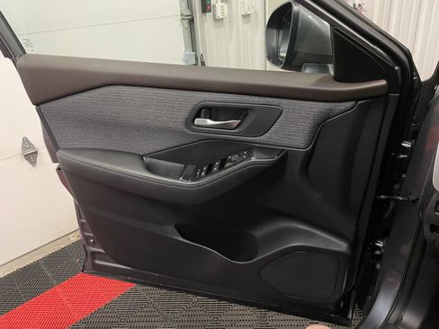 Used 2023 Nissan Rogue SV FWD image 25