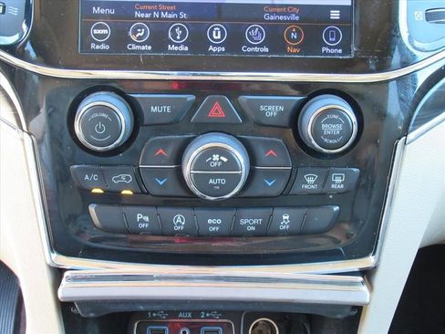 Used 2019 Jeep Grand Cherokee Limited image 25