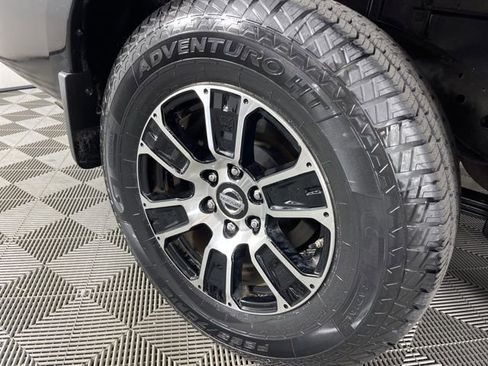 Used 2022 Nissan Titan SV w/ SV Convenience Package AWD/4WD image 17