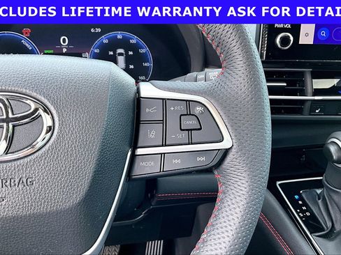 Used 2025 Toyota Sienna XSE w/ XSE Plus Package FWD image 15