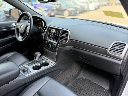 Used 2018 Jeep Grand Cherokee Limited AWD/4WD image 13