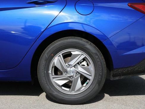 New 2025 Hyundai Elantra SE image 36