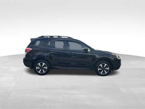 Used 2017 Subaru Forester 2.5i Premium image 6