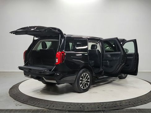 Used 2025 Ford Expedition Platinum AWD/4WD image 15