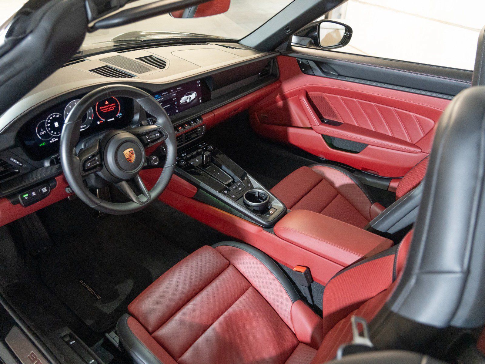 Certified 2025 Porsche 911 Turbo S RWD image 4