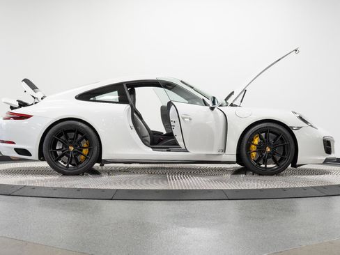 Used 2019 Porsche 911 Carrera GTS image 22