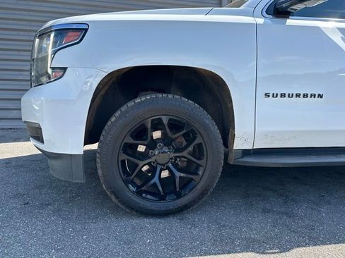 Used 2019 Chevrolet Suburban LT image 25