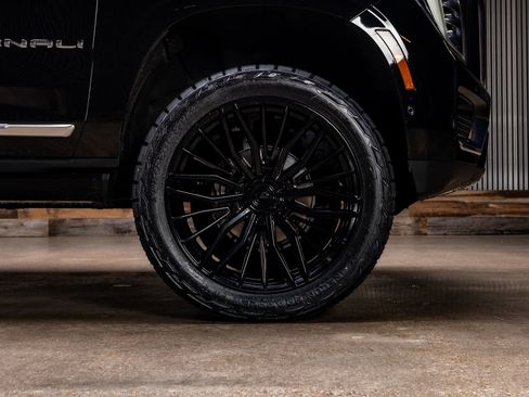 Used 2026 GMC Yukon XL Denali w/ Sun & Power Step Package AWD/4WD image 12