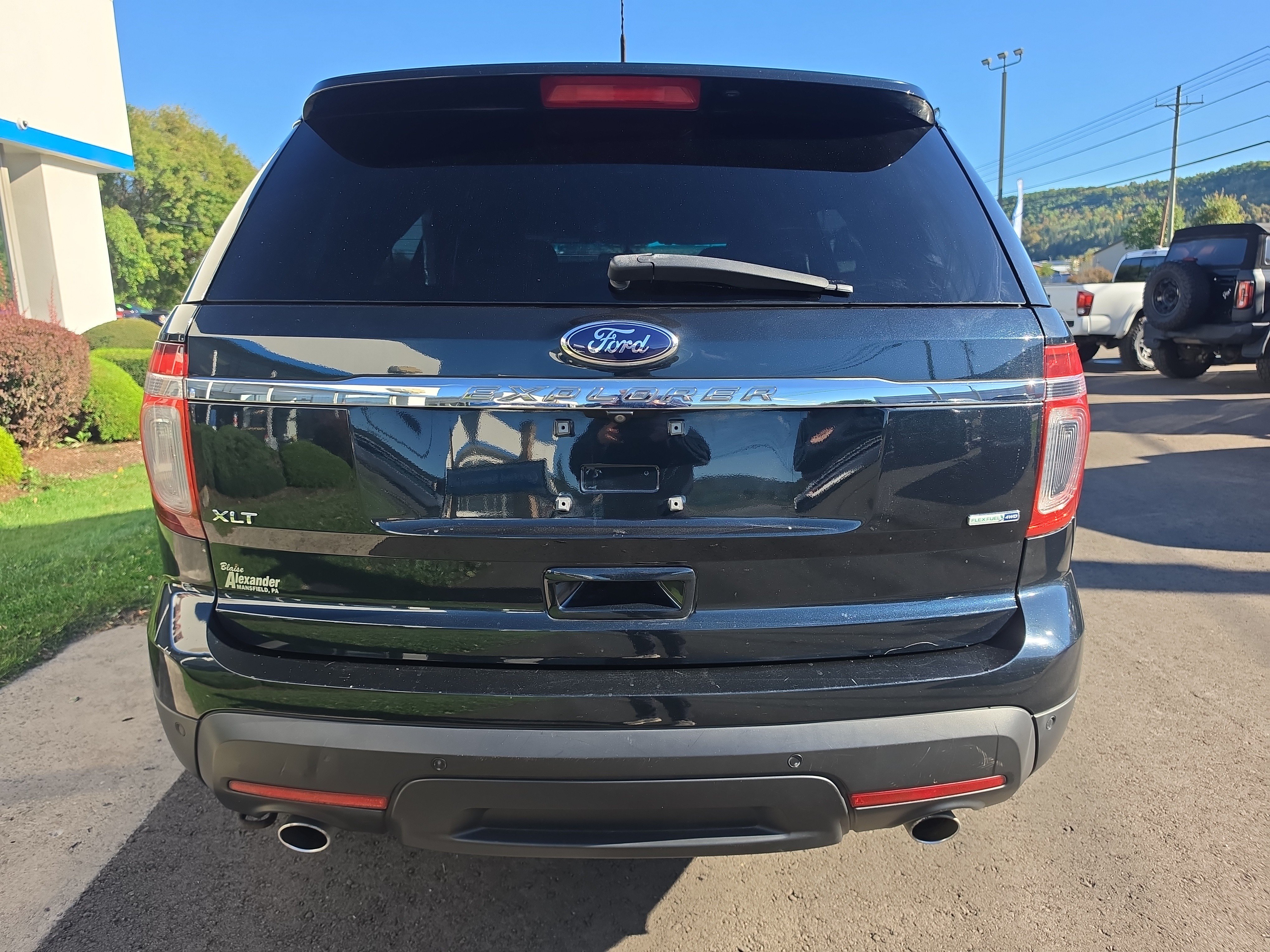 Used 2014 Ford Explorer XLT w/ Equipment Group 202A AWD/4WD image 4