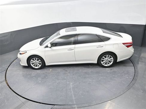 Used 2013 Toyota Avalon XLE Premium image 22