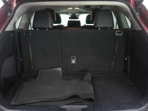 Used 2021 Toyota Highlander XLE image 10