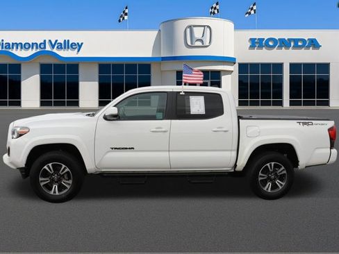 Used 2019 Toyota Tacoma TRD Sport image 8