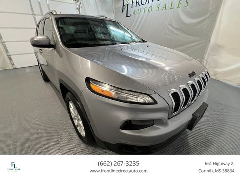 Used 2017 Jeep Cherokee Latitude w/ True North Edition AWD/4WD image 1