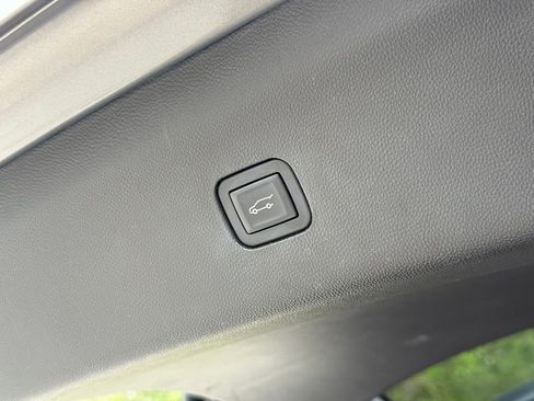 Used 2019 Buick Enclave Essence FWD image 23