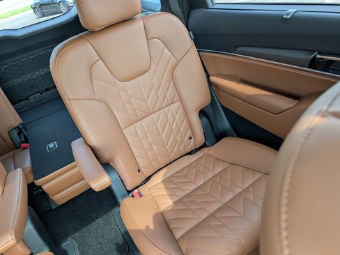 Certified 2025 Kia Telluride AWD image 14