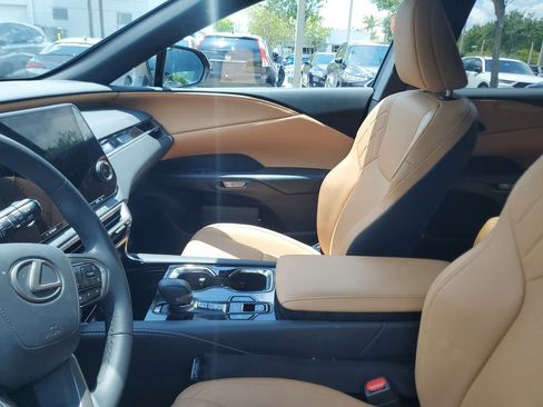 Used 2025 Lexus RX 350 Premium w/ Technology Package FWD image 4