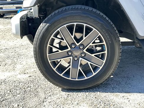 Used 2023 Jeep Wrangler Unlimited Sahara image 11