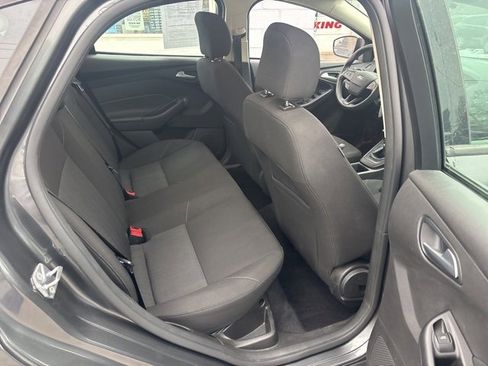 Used 2017 Ford Focus SE image 9