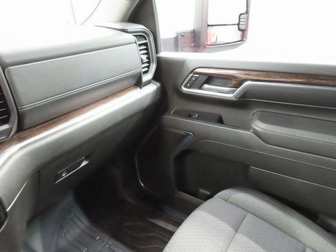 Used 2024 GMC Sierra 2500 SLE image 18