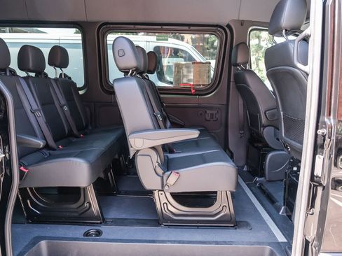 Used 2024 Mercedes-Benz Sprinter 2500 image 19