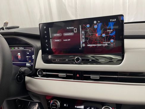 New 2025 Mitsubishi Outlander SE image 16