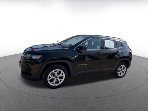Used 2025 Jeep Compass Latitude AWD/4WD image 8