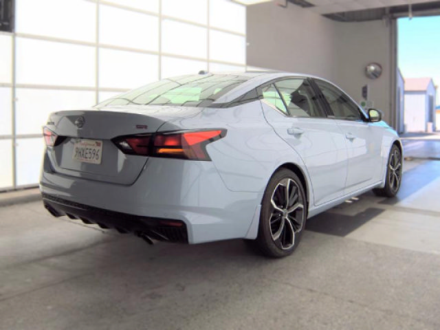 Used 2023 Nissan Altima 2.5 SR w/ SR Premium Package FWD image 4