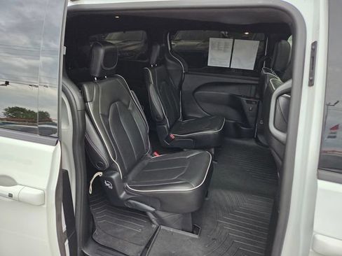 Used 2023 Chrysler Pacifica Limited w/ S Appearance Package AWD/4WD image 13