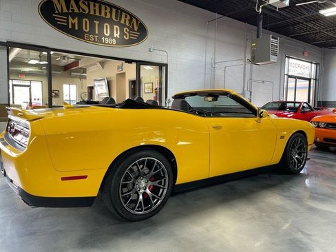 Used 2017 Dodge Challenger SRT w/ Technology Group image 11