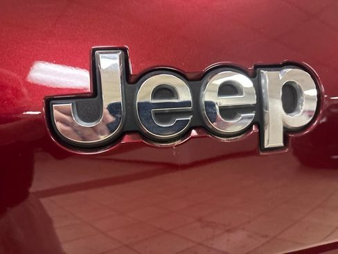 Used 2023 Jeep Grand Cherokee L Limited AWD/4WD image 7