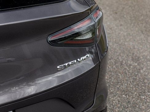 New 2025 Alfa Romeo Stelvio Sprint image 9